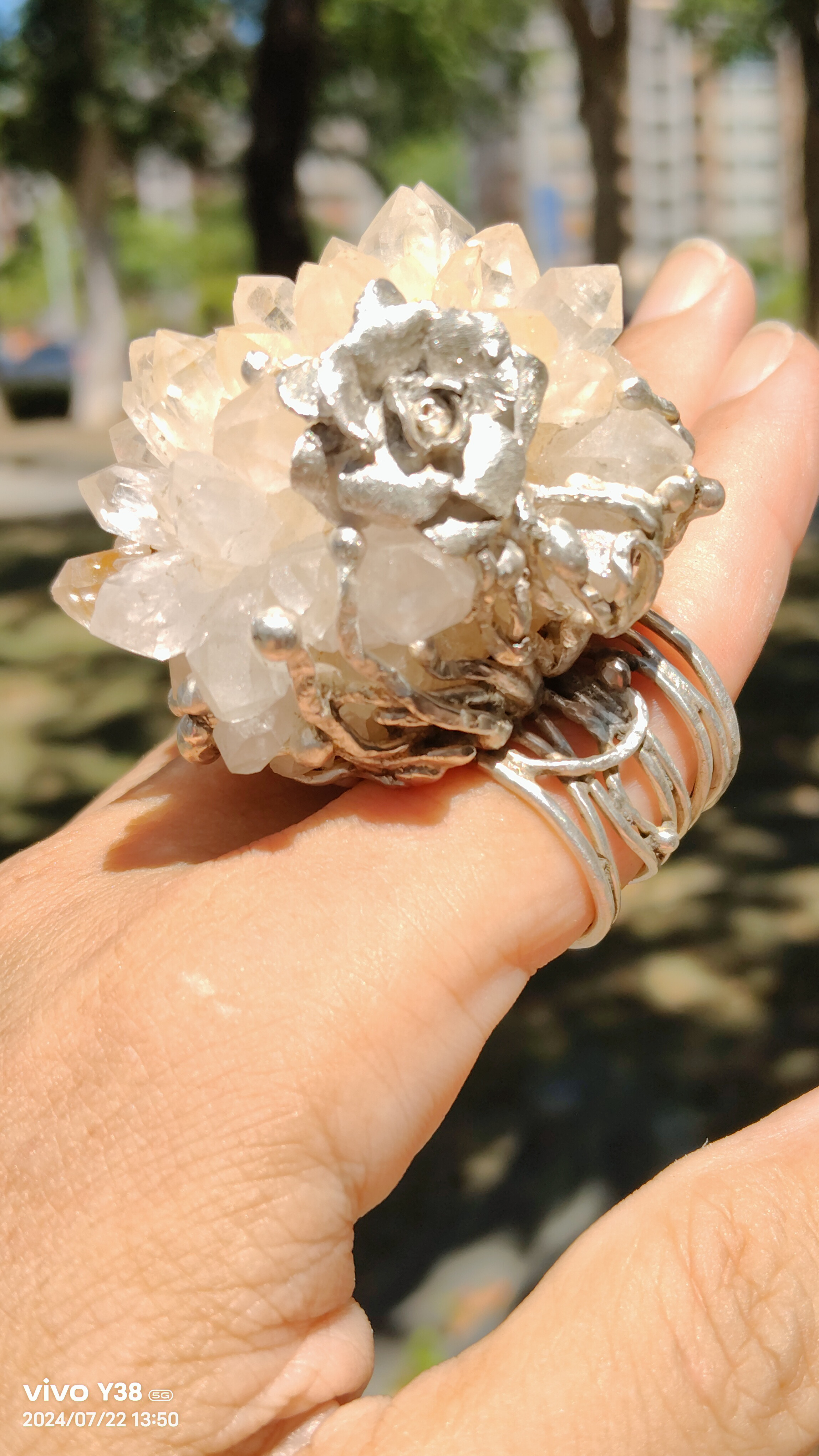 白水晶 花鉱石 ハンドメイド シルバーリング スターリングシルバーリング ～「フラワー」～ クリアクォーツ シルバーリング