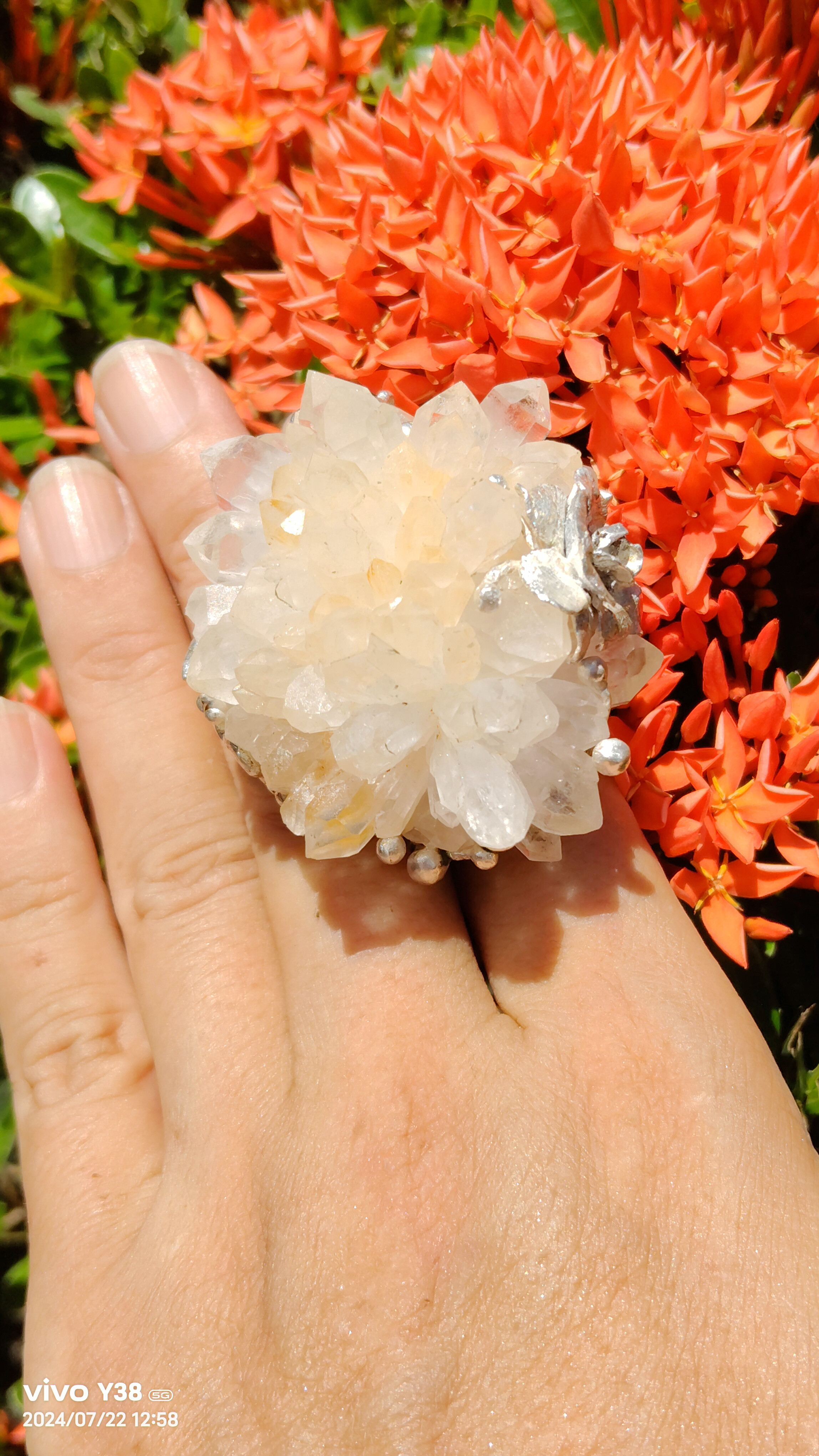 白水晶 花鉱石 ハンドメイド シルバーリング スターリングシルバーリング ～「フラワー」～ クリアクォーツ シルバーリング