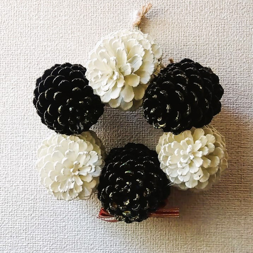 松ぼっくりリース 大王松の松かさ飾り ウォールデコ 「オセロゴールド