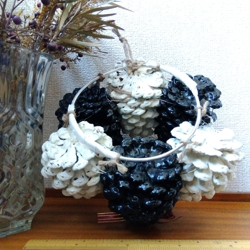 松ぼっくりリース 大王松の松かさ飾り ウォールデコ 「オセロゴールド