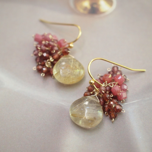 大粒ルチルクォーツとガーネットのピアス ピアス（フック・チェーン