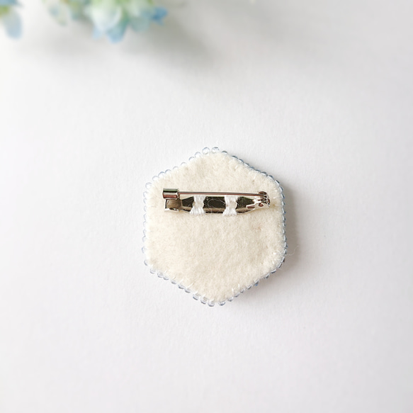 タティングレース×ビーズ刺繍で紡ぐ青の世界～Rainy blue～ ブローチ/ヘアゴム/ポニーフック 7枚目の画像