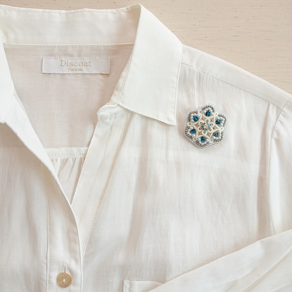 タティングレース×ビーズ刺繍で紡ぐ青の世界～Rainy blue～ ブローチ/ヘアゴム/ポニーフック 6枚目の画像