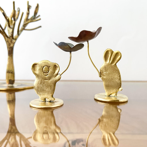 ORSA オルサ　真鍮と珊瑚と瑪瑙のモビール オブジェ　アート 受注制作「大きなお花とコアラ」小さな真鍮オブジェ 立体・オブジェ