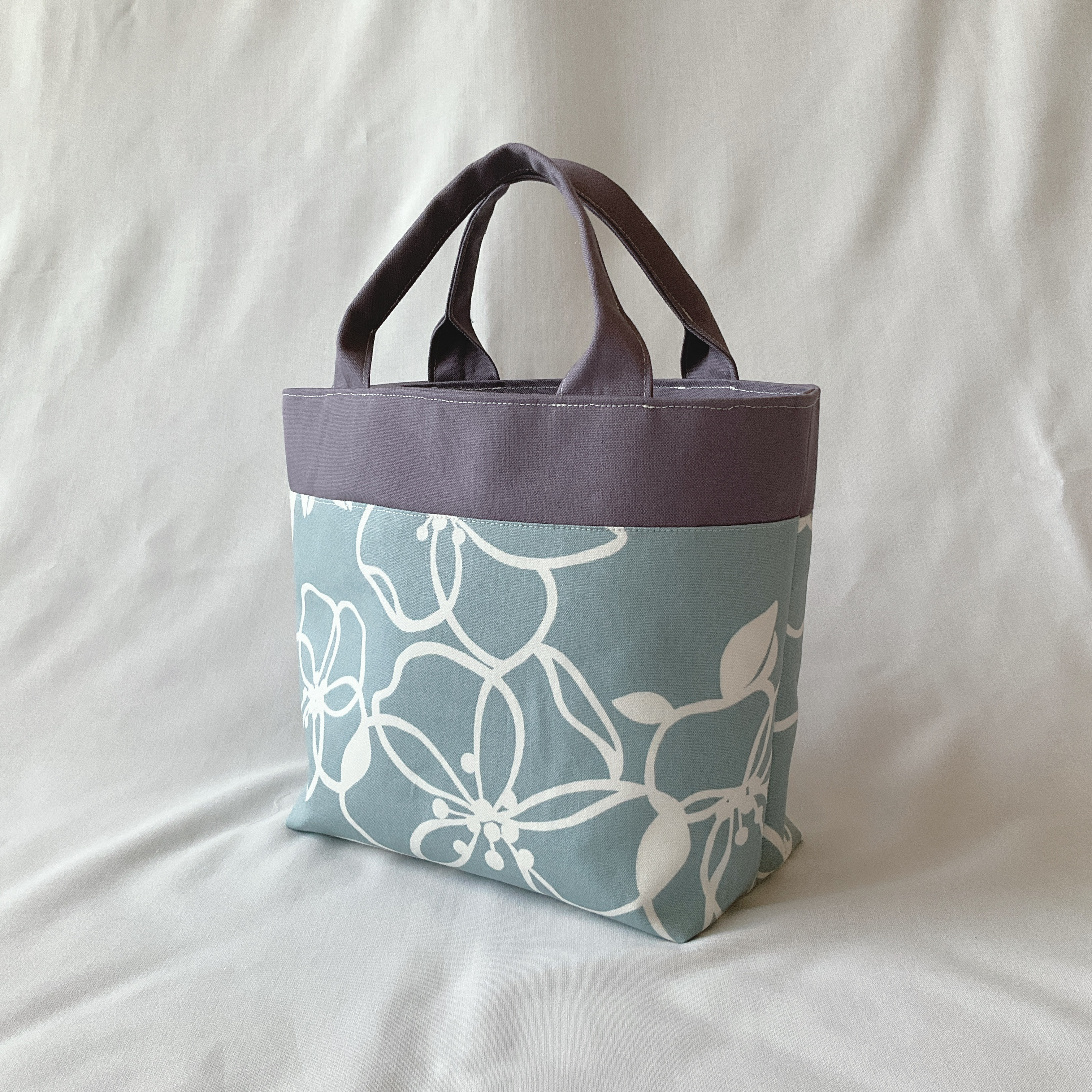 １点もの　マチたっぷりでポケット多めA5サイズトートバッグ