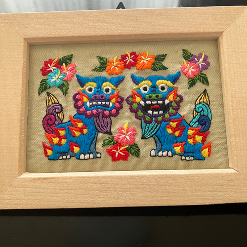 刺繍フレーム シーサー 沖縄 ハイビスカス 壁掛け 壁飾り インテリア
