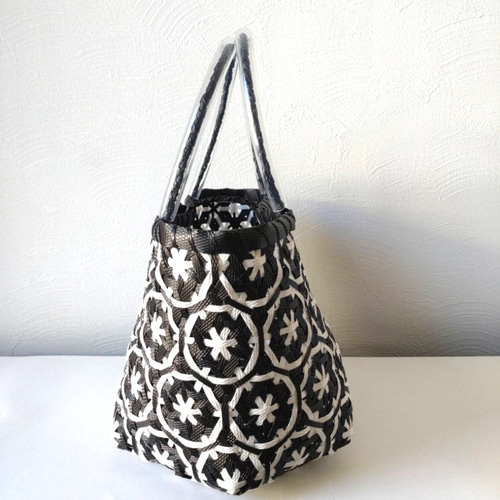 PPバンド かごバッグ 花まる編み 黒×白 プラカゴ 花柄 六つ目華編み