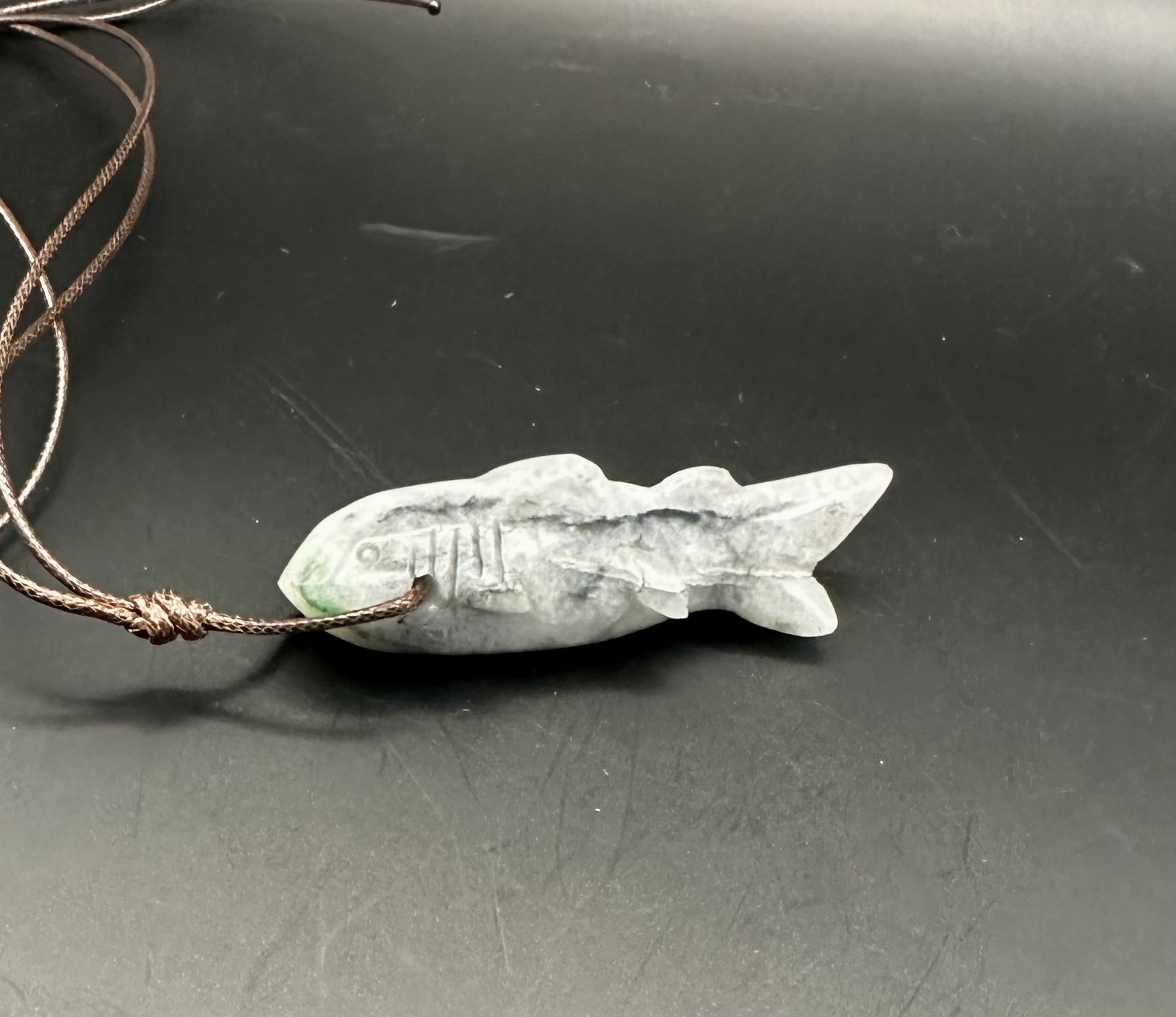 海霊　ロウカン翡翠サメ