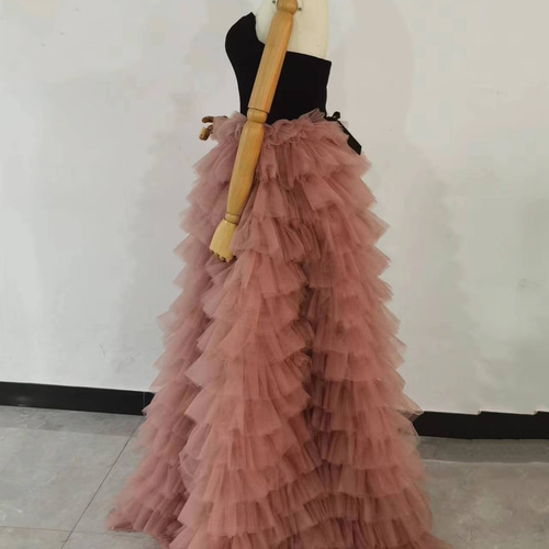 黒 オフショルダー ピンクカラードレス もこもこフリルドレス 重ねた