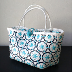 PPバンド かごバッグ 花まる編み 白×水色×紺色 プラカゴ 花柄 六つ目