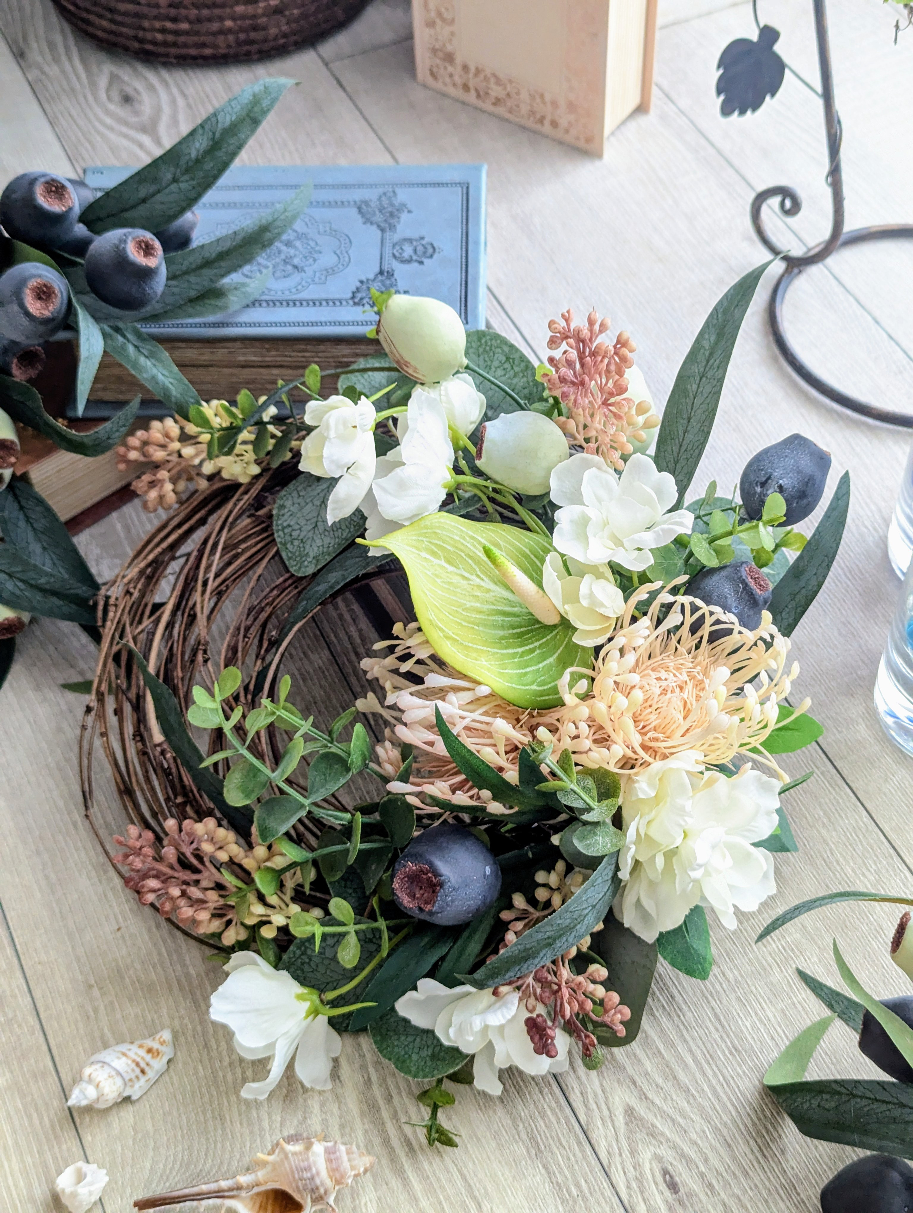 【南風のハーフリース WH/GR～ユーカリトランペット×デルフィニウム×ピンクッション】 ギフト お祝い