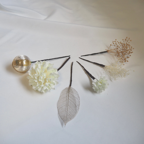 つまみ細工とドライフラワーの髪飾り アイボリー グレージュ