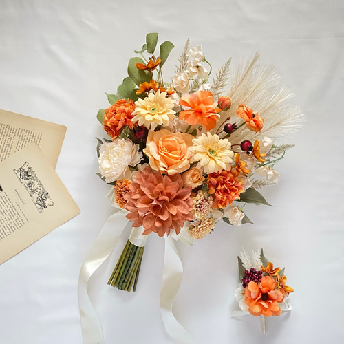 受注再販】オレンジダリアとガーベラのアンティーク クラッチブーケ