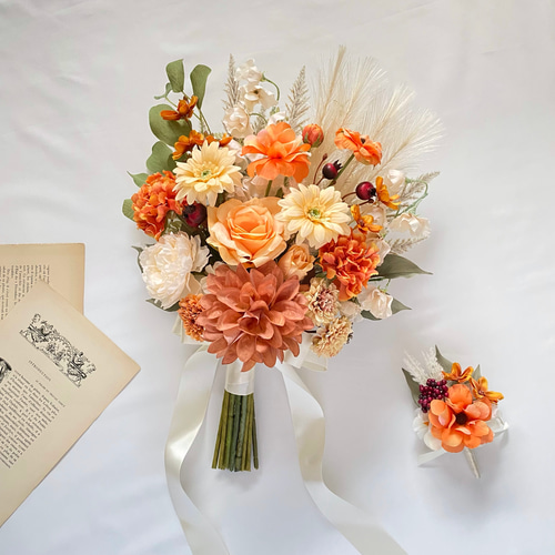 ダリアとアンスリウムのオレンジブーケ(ブートニア付) ダリアとアンスリウムのオレンジブーケ(ブートニア付)