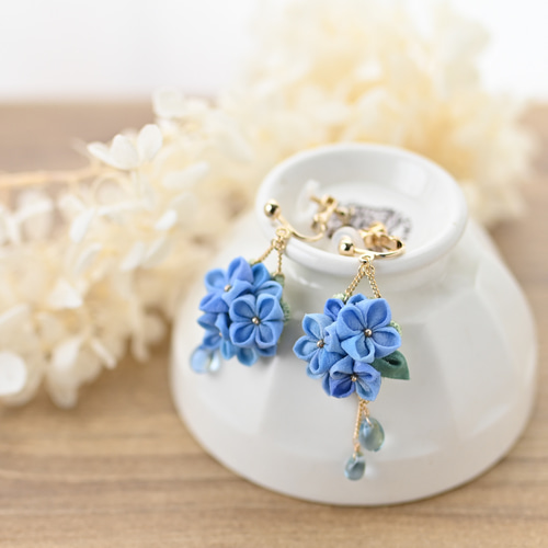 つまみ細工・紫陽花のピアス・イヤリング※金具交換可能 ピアス（フック