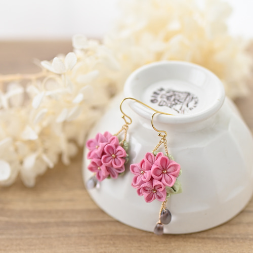 つまみ細工・紫陽花のピアス・イヤリング※金具交換可能 ピアス