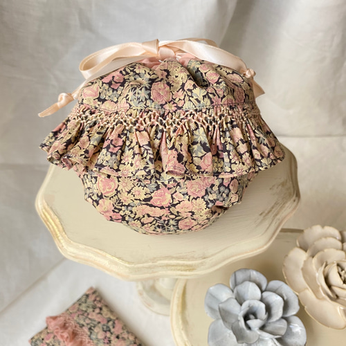 スモッキング刺繍のフリルが可愛いリバティまんまる巾着【チャイブ