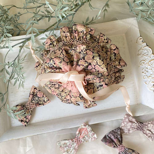 スモッキング刺繍のフリルが可愛いリバティまんまる巾着【チャイブ