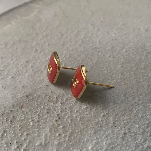 No.6 ばあばの家に眠っていたボタンピアス 昭和レトロ モダン ピアス