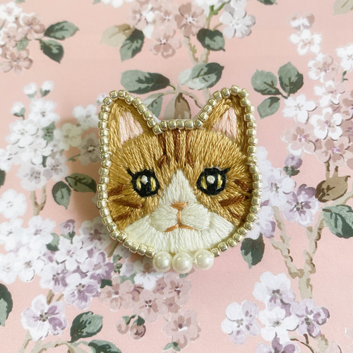 茶トラ猫刺繍ブローチ】アニマル刺繍ブローチ ブローチ Hi-na