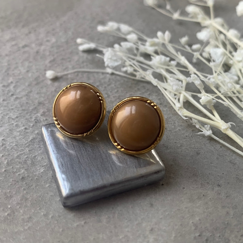 No.9 ばあばの家に眠っていたボタンピアス 昭和レトロ モダン ピアス