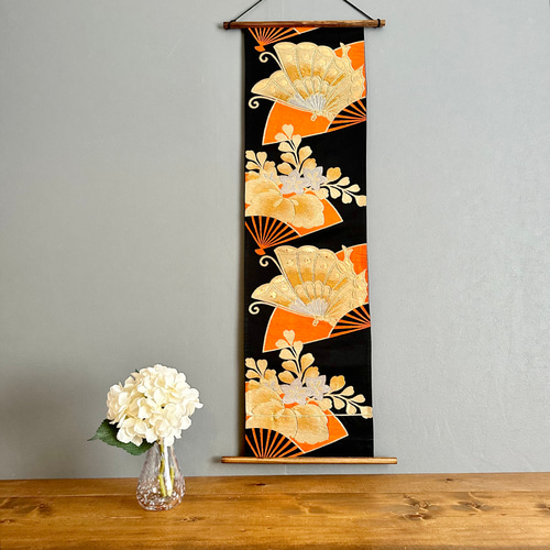 帯のタペストリー 漆黒に蝶と桐の扇 着物リメイク インテリア 掛け軸