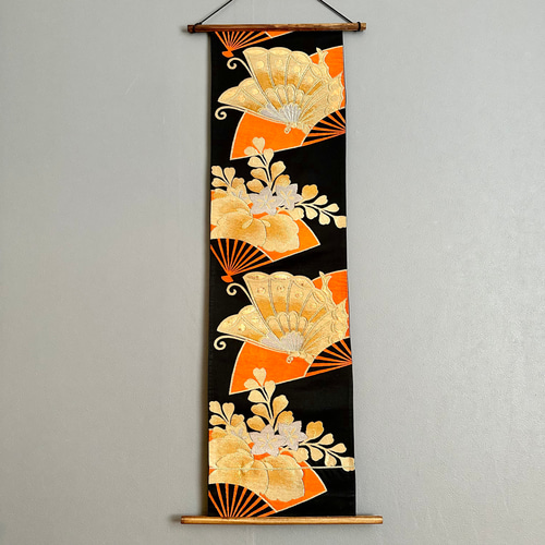 帯のタペストリー 漆黒に蝶と桐の扇 着物リメイク インテリア 掛け軸