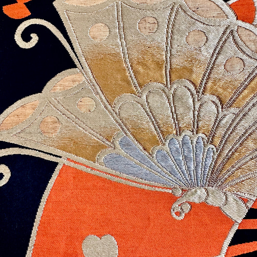 帯のタペストリー 漆黒に蝶と桐の扇 着物リメイク インテリア 掛け軸