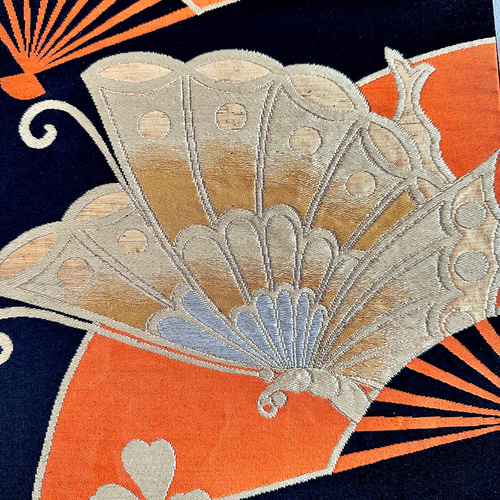 帯のタペストリー 漆黒に蝶と桐の扇 着物リメイク インテリア 掛け軸