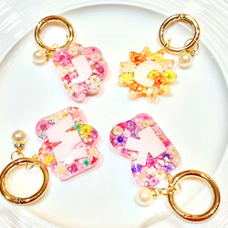 フラワー型チャーム付きキーホルダー img_3fa6cc68e168c93d1aaee608e0