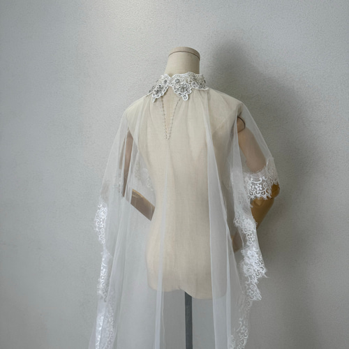 高級感溢れる！裾レース 可愛い ホワイト 贅沢な花レース ケープ