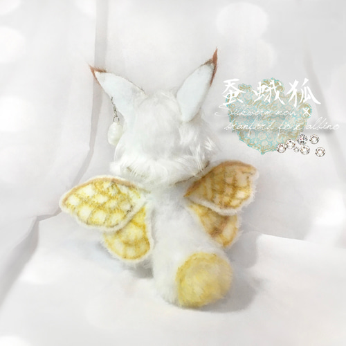 羊毛フェルト アートドール パポテ フィカさん 蚕蛾狐 カイコガ+ブランフォードフォックス（アルビノ）狐