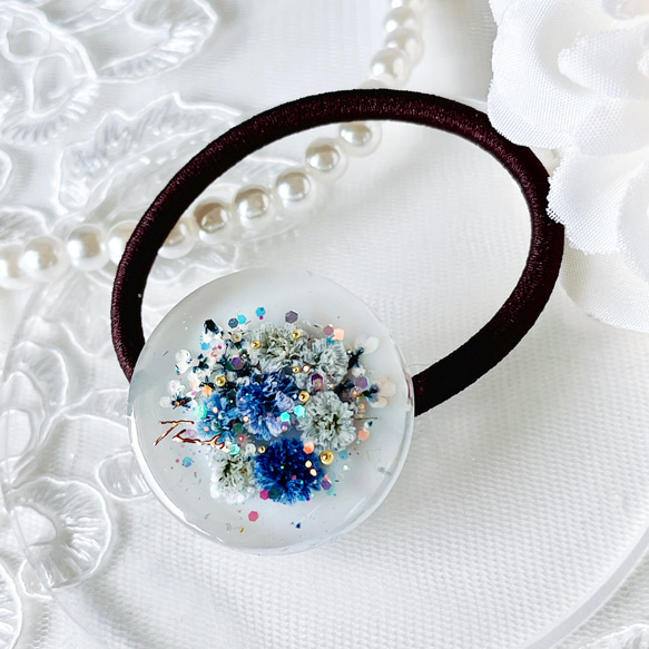 レジンヘアゴム　トライアングル　ミモザ　ネモフィラ　大ぶりブルーイエロー レジンヘアゴム トライアングル ミモザ ネモフィラ 大ぶりブルー