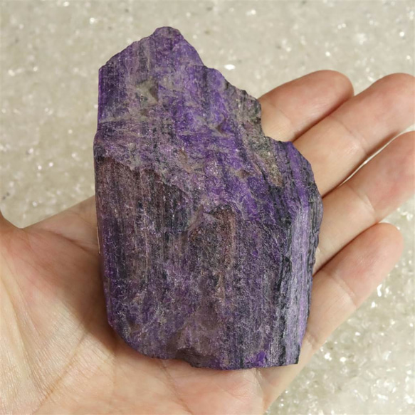 スギライト 93mm原石 207.5g 鑑別書付 #52231 天然石 榎本通商