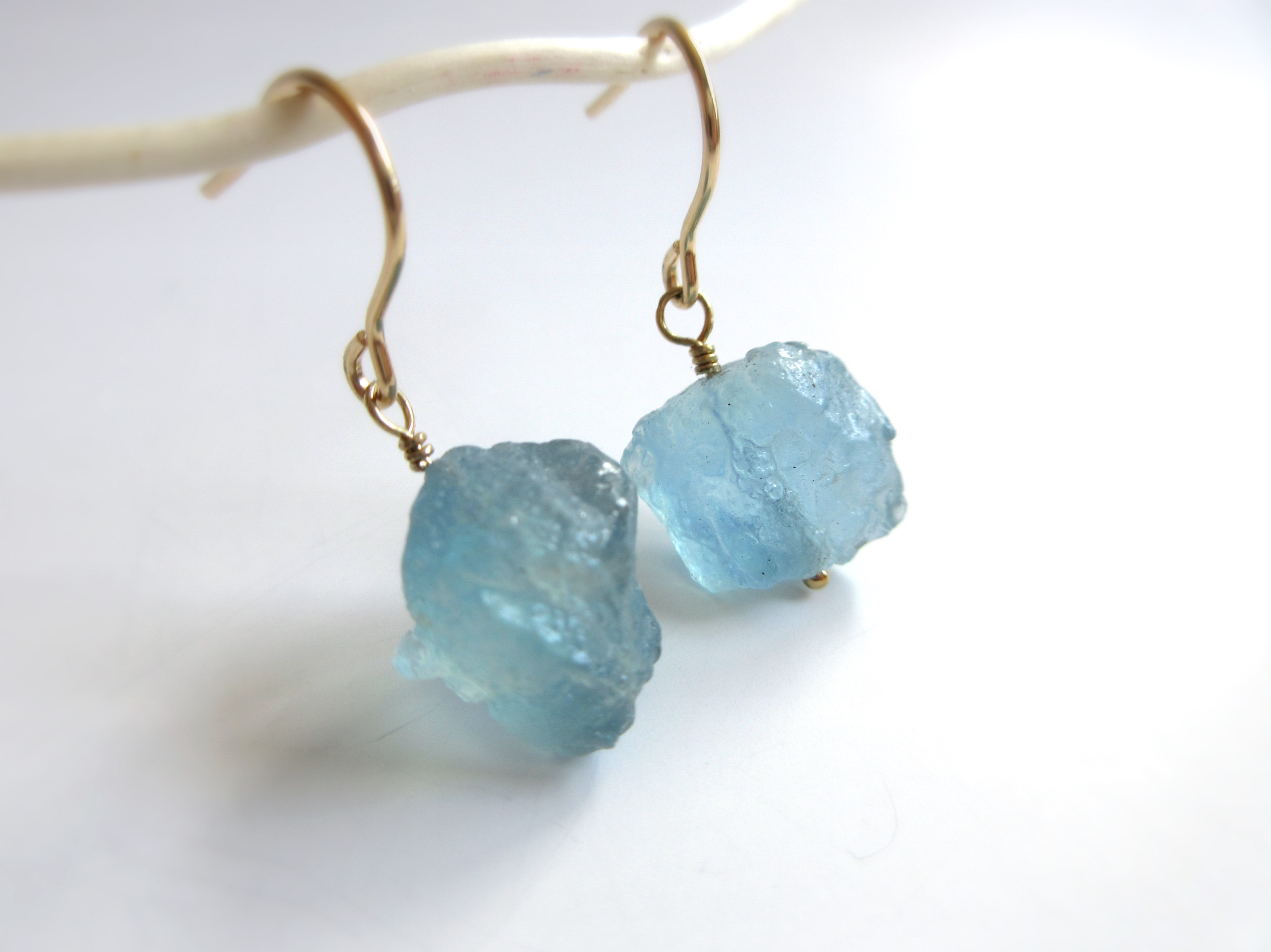 【3月の誕生石】発色美アフリカ産「アクアマリン原石」14kgfピアス/イヤリング