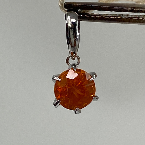 pt900 天然ファイアオパール0.63ct ペンダント