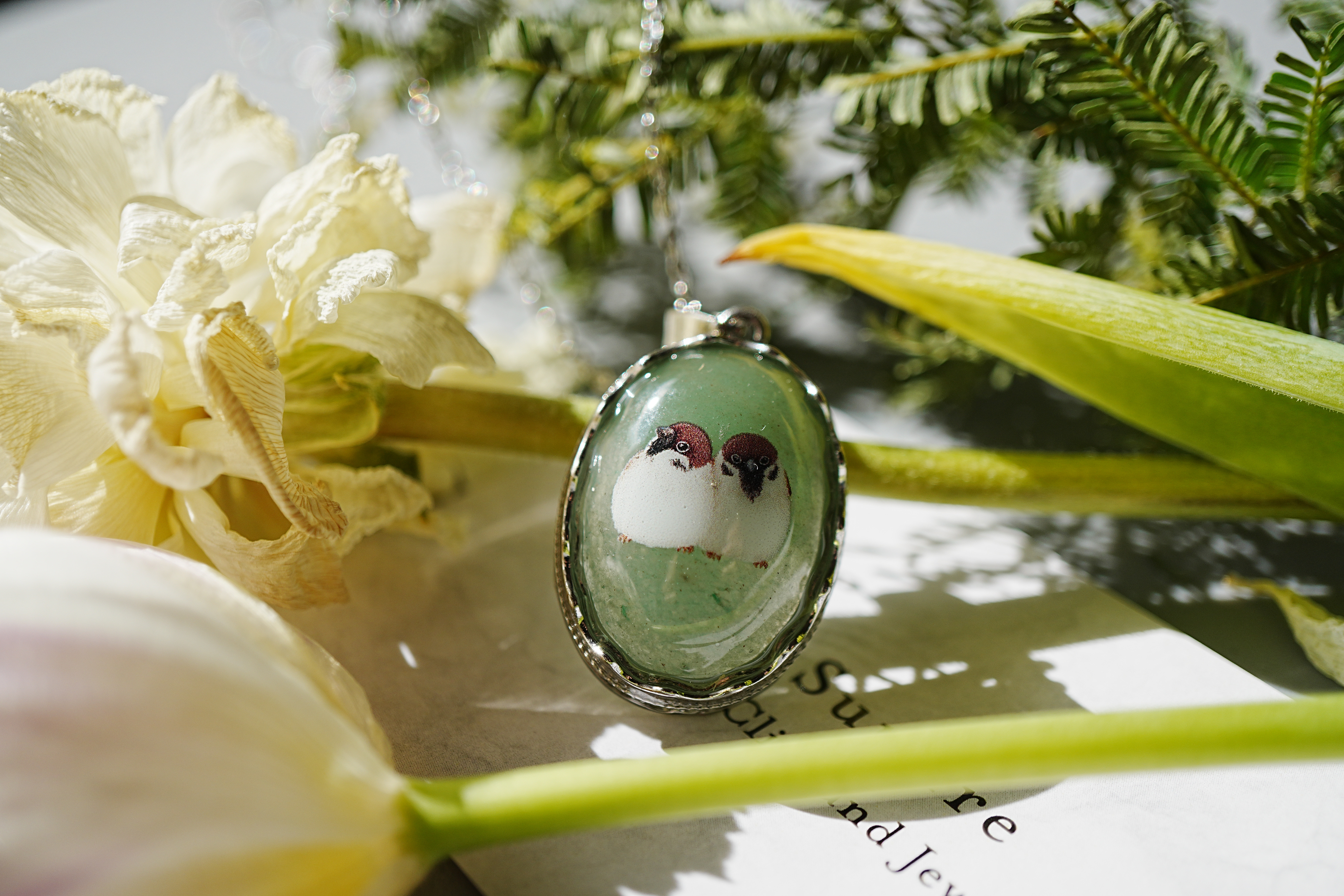 天然石グリーンアベンチュリンと雀のペンダント ネックレス