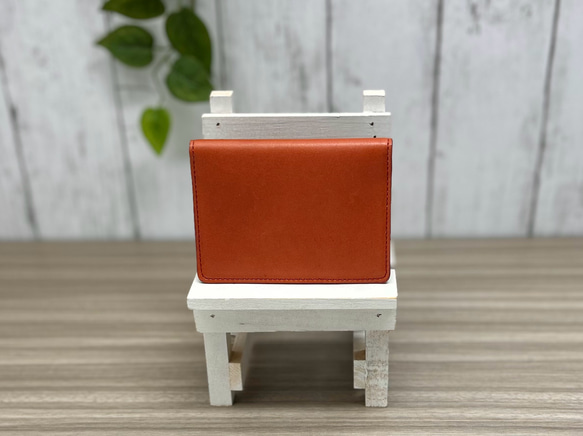 ２つ折りパスケース　本革　赤 1枚目の画像