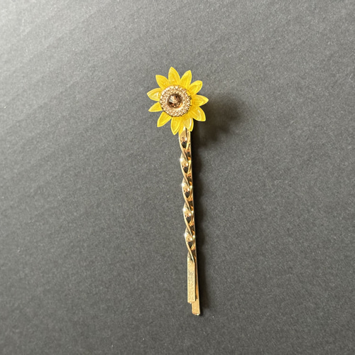 ひまわり一輪ヘアピン＊ゴールド＊プラ板＊ヒマワリ＊向日葵