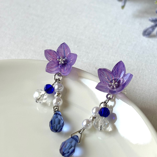 キラキラ！　Pt850 33㎜　ピアス（336864） BLUE LEAF ムーンピアス 月型甲丸ピアス ピアス サージカル