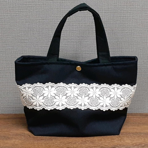 Betty London★日本未入荷★モノトーンフラワー柄☆トートバッグ Betty London☆日本未入荷☆モノトーンフラワー柄☆トートバッグ