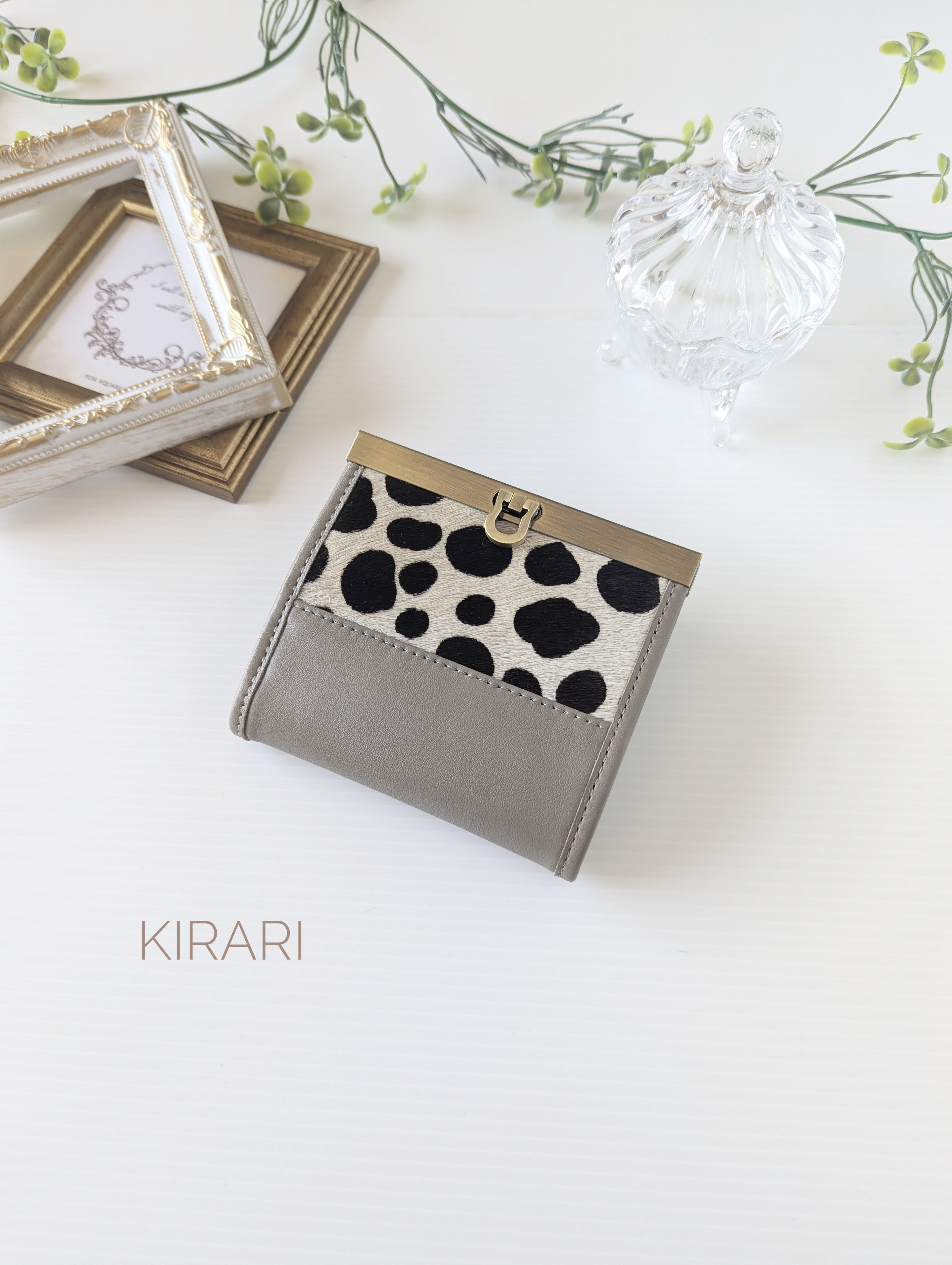 お札が折らずに入る♬直線口金ミニ財布　ダルメシアン柄ハラコ×グレージュ本革　コンパクト財布　二つ折り財布　レザー財布