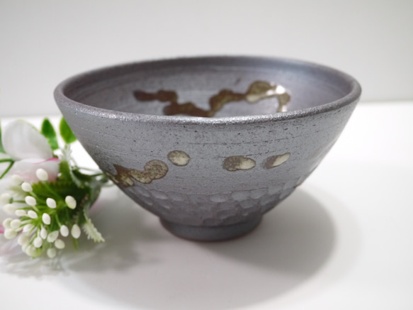 抹茶椀 　大ぶり鎬紋様・鉄さび色　 1枚目の画像