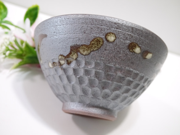 抹茶椀 　大ぶり鎬紋様・鉄さび色　 3枚目の画像