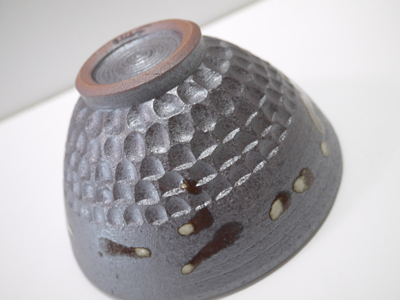 抹茶椀 　大ぶり鎬紋様・鉄さび色　 9枚目の画像