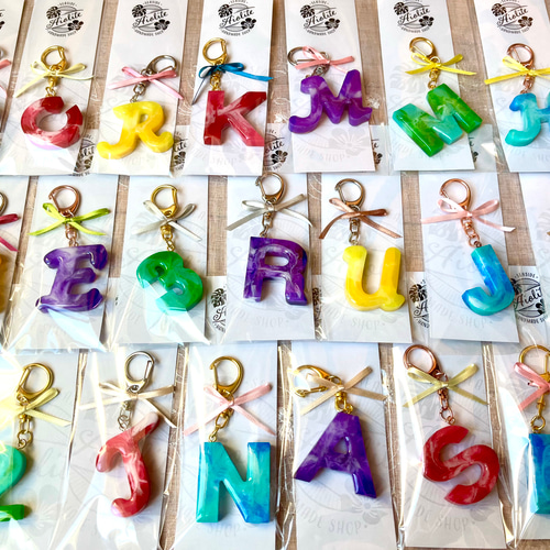 イニシャルキーホルダー レジン アルファベット 数字 マーブル