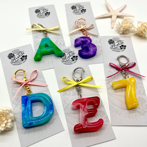 イニシャルキーホルダー レジン アルファベット 数字 マーブル