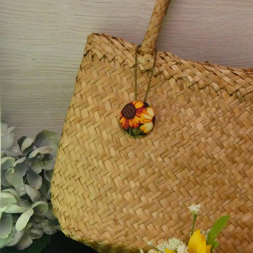 くるみボタン お仕立て例-9. ◇「提げ物 / バッグチャーム(ボール