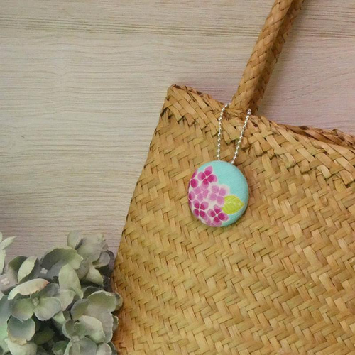 くるみボタン お仕立て例-9. ◇「提げ物 / バッグチャーム(ボール