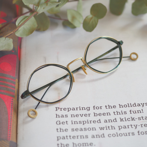 オールチタン素材》ポリゴン・楕円フレーム｜モスグリーン｜老眼鏡・だ